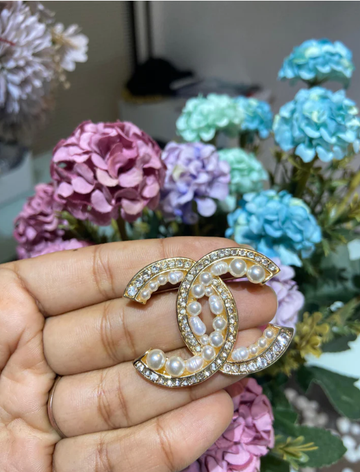 CC PEARL BROOCH