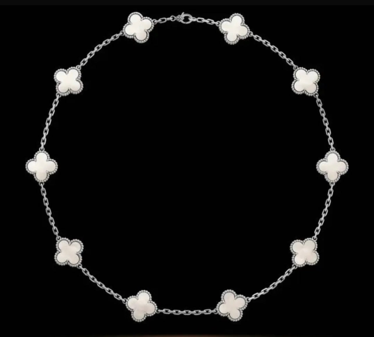 Upabov Flower Necklace