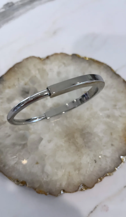 The plain Harmony bangle