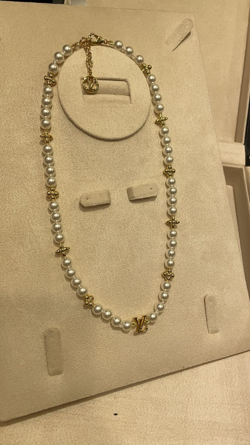 Elegant Pearl Charm Necklace – Inspired Luxury Edition