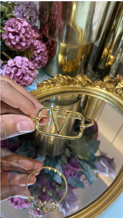 V Gold bracelet